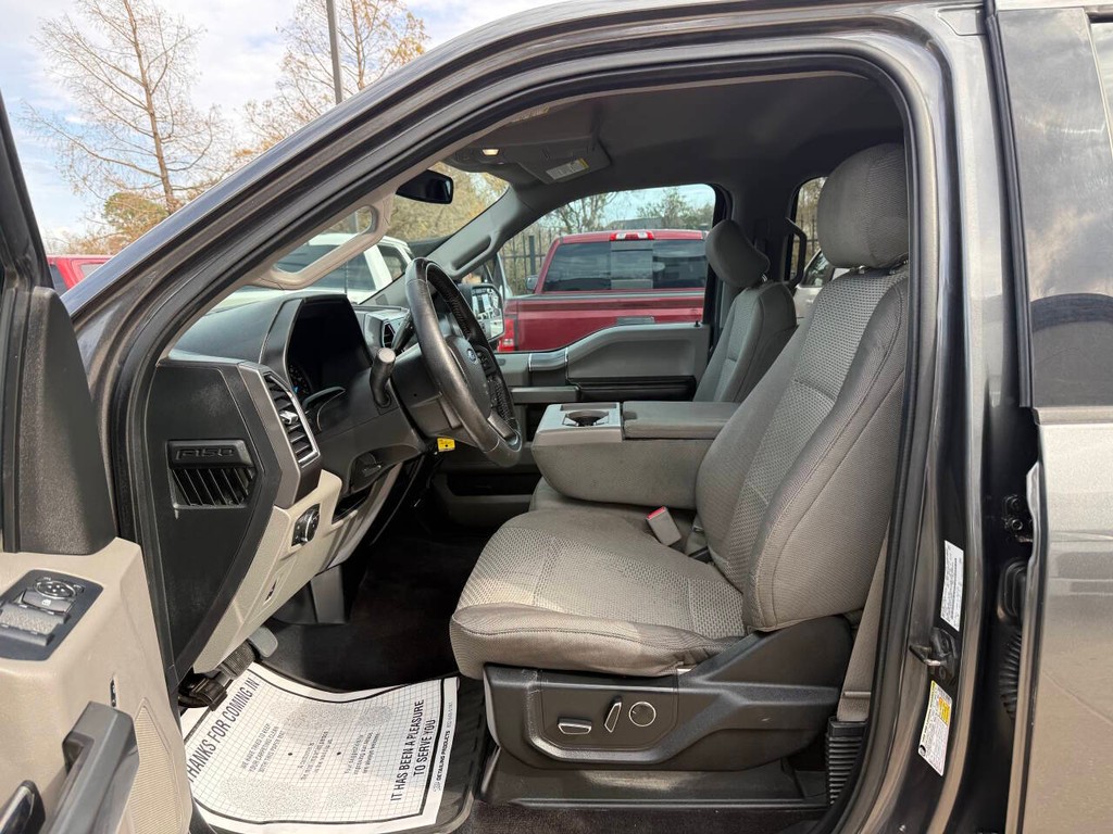 Ford F-150 Vehicle Full-screen Gallery Image 07