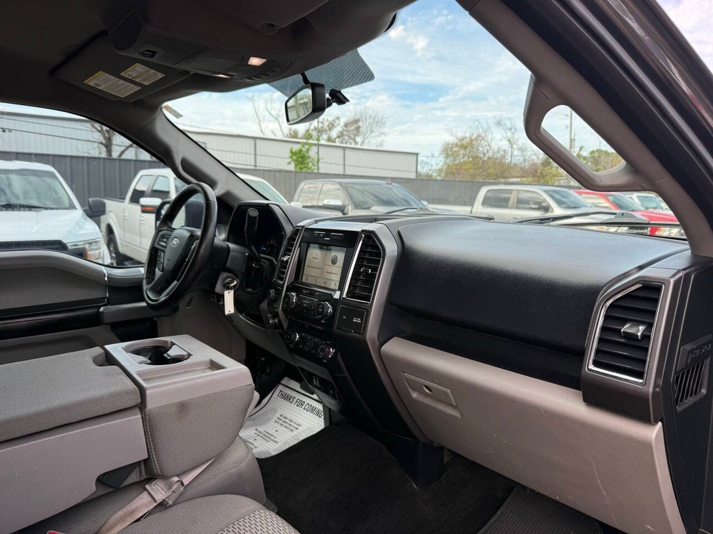 Ford F-150 Vehicle Full-screen Gallery Image 08