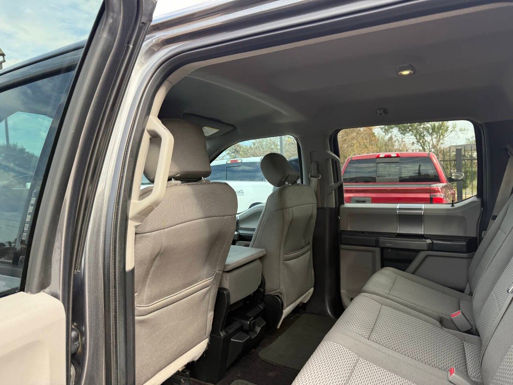 Ford F-150 Vehicle Full-screen Gallery Image 12