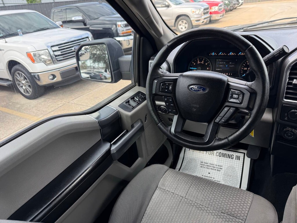 Ford F-150 Vehicle Full-screen Gallery Image 19