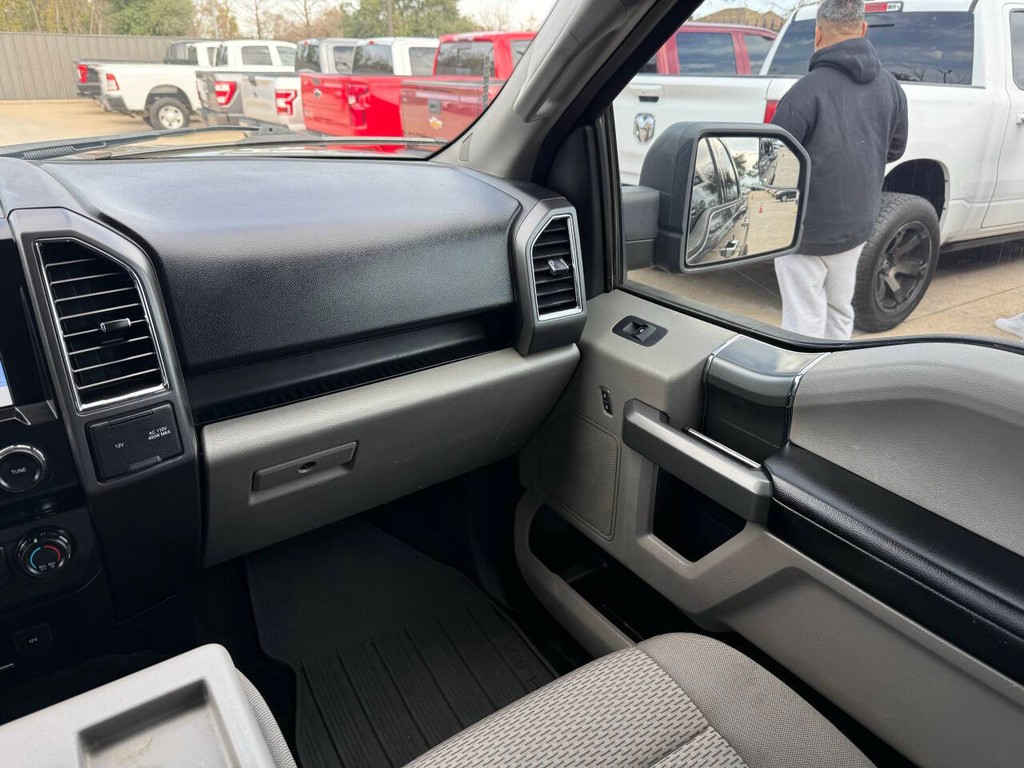 Ford F-150 Vehicle Full-screen Gallery Image 21