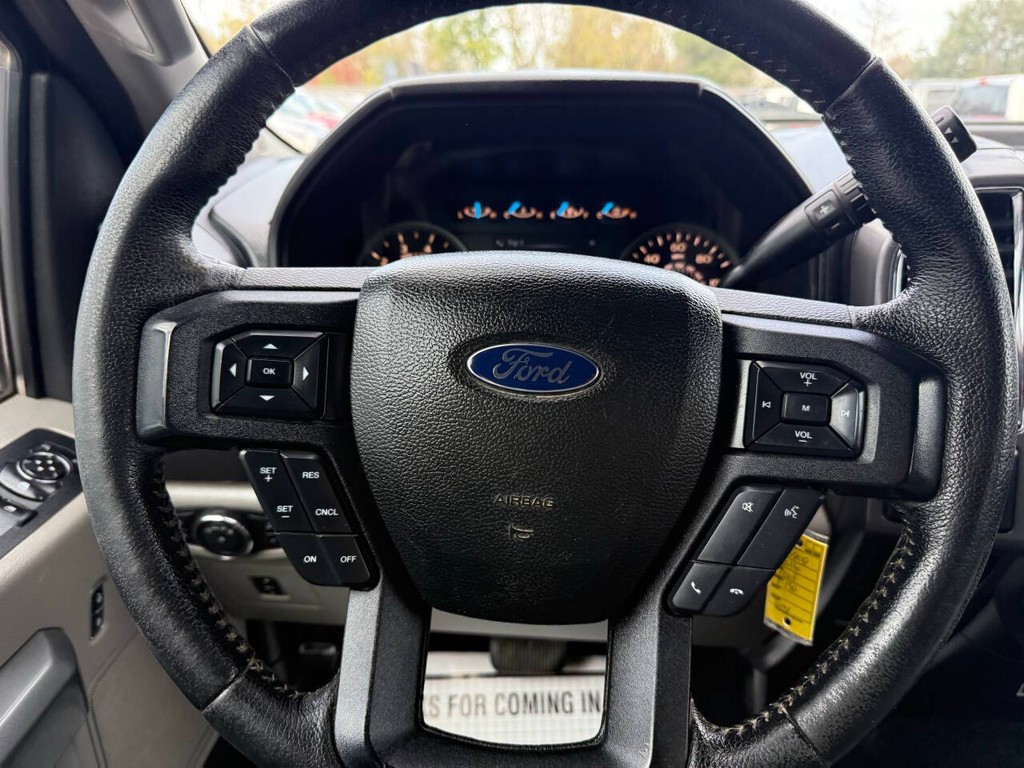 Ford F-150 Vehicle Full-screen Gallery Image 23
