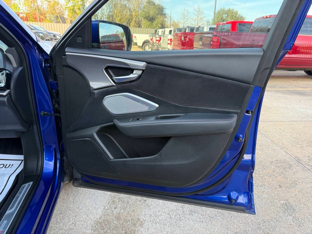 Acura RDX Vehicle Full-screen Gallery Image 11