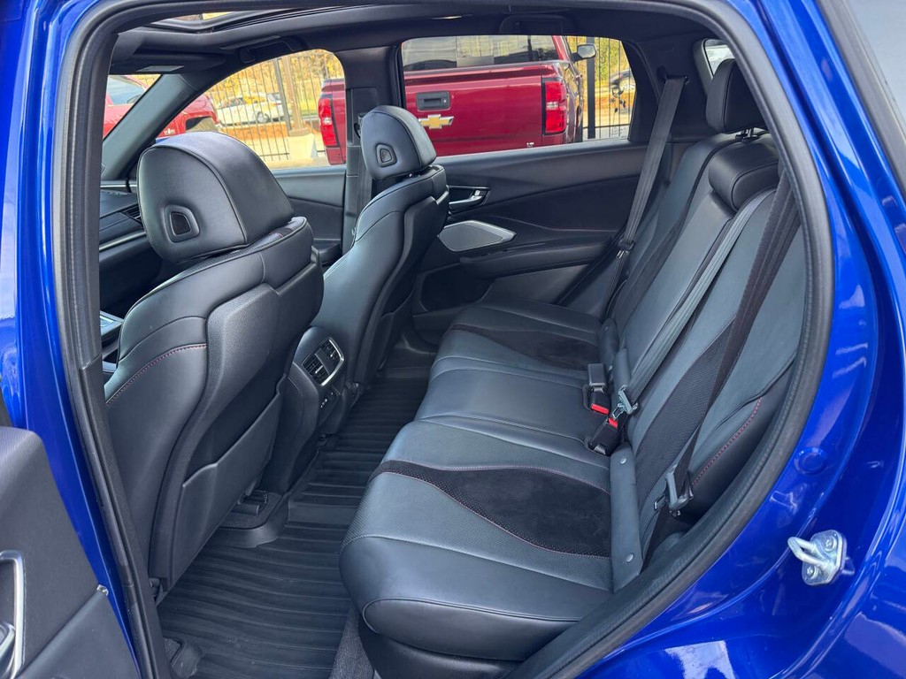 Acura RDX Vehicle Full-screen Gallery Image 13