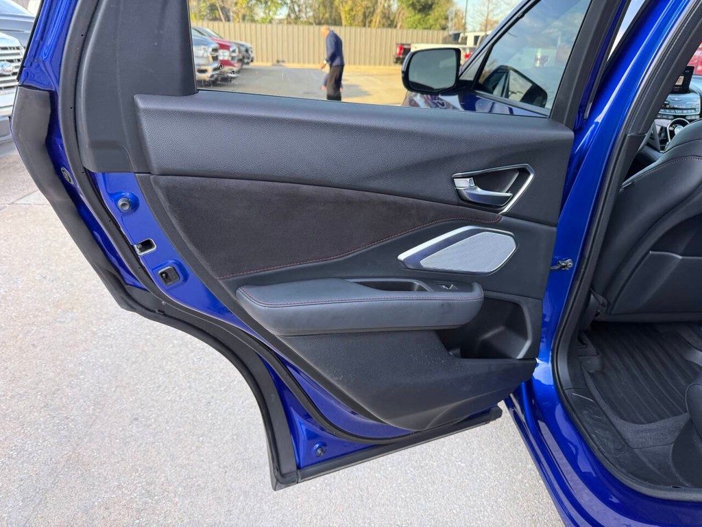 Acura RDX Vehicle Full-screen Gallery Image 14