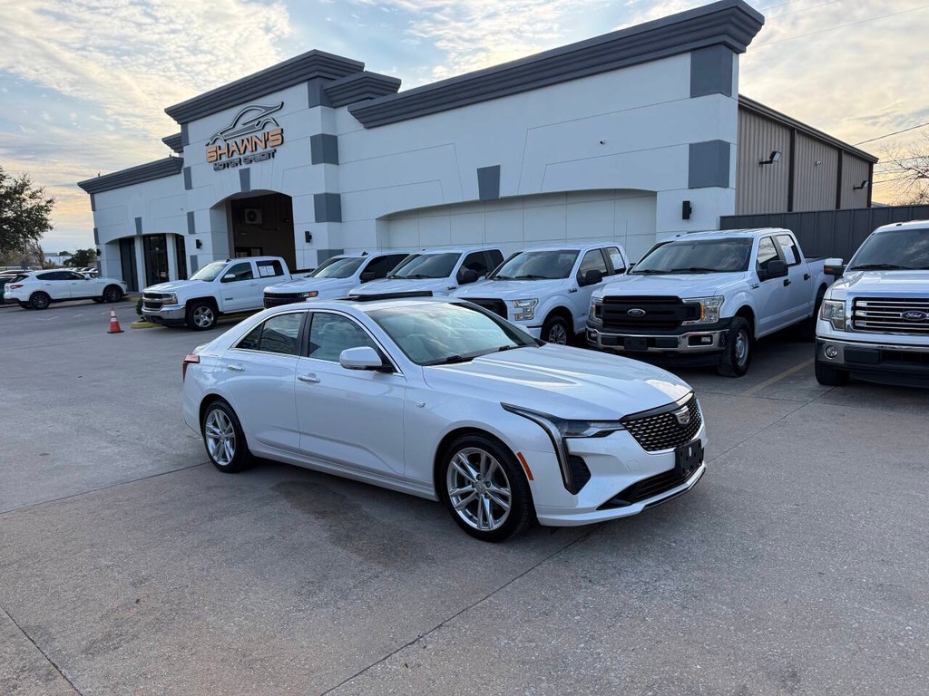 Cadillac CT4 Vehicle Full-screen Gallery Image 02