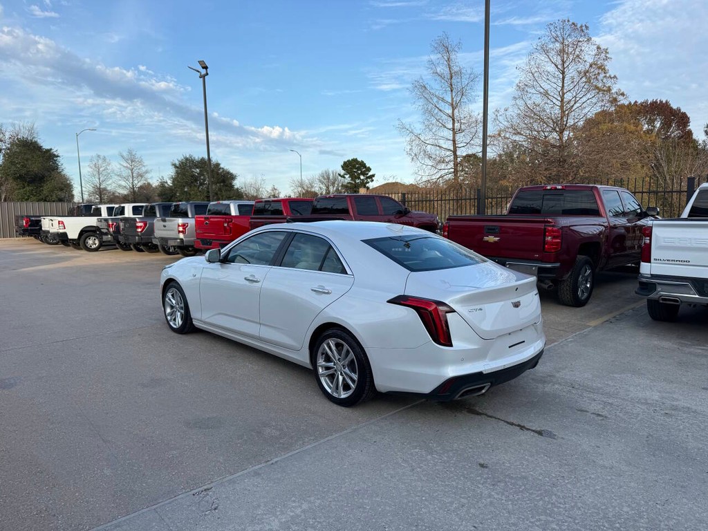 Cadillac CT4 Vehicle Full-screen Gallery Image 04