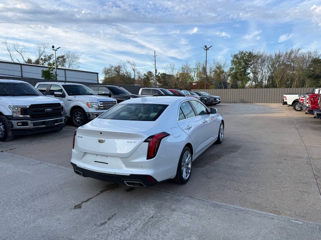 Cadillac CT4 Vehicle Full-screen Gallery Image 05