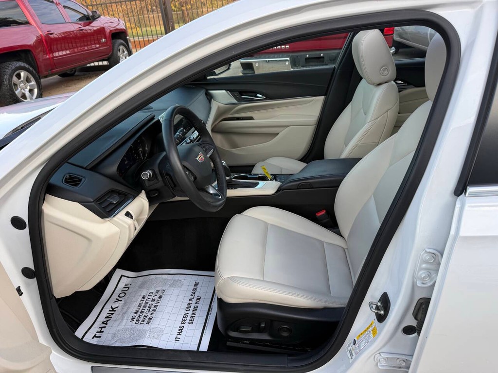 Cadillac CT4 Vehicle Full-screen Gallery Image 07