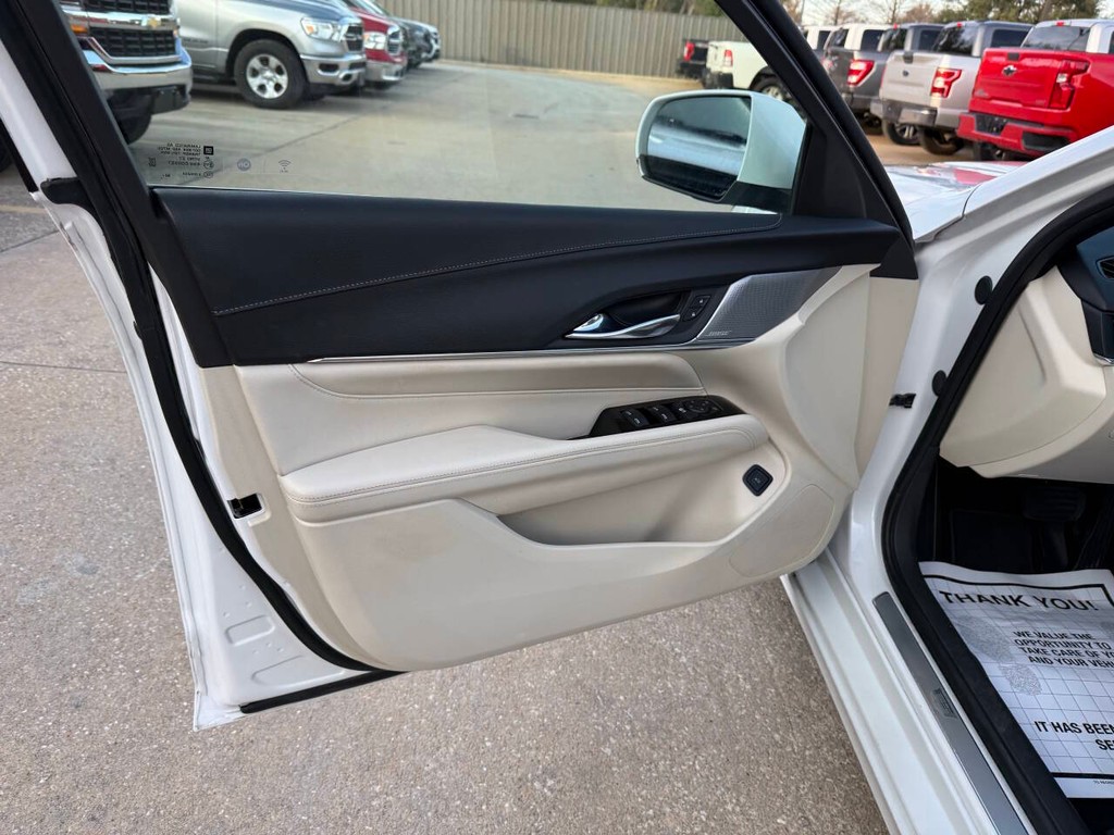 Cadillac CT4 Vehicle Full-screen Gallery Image 08