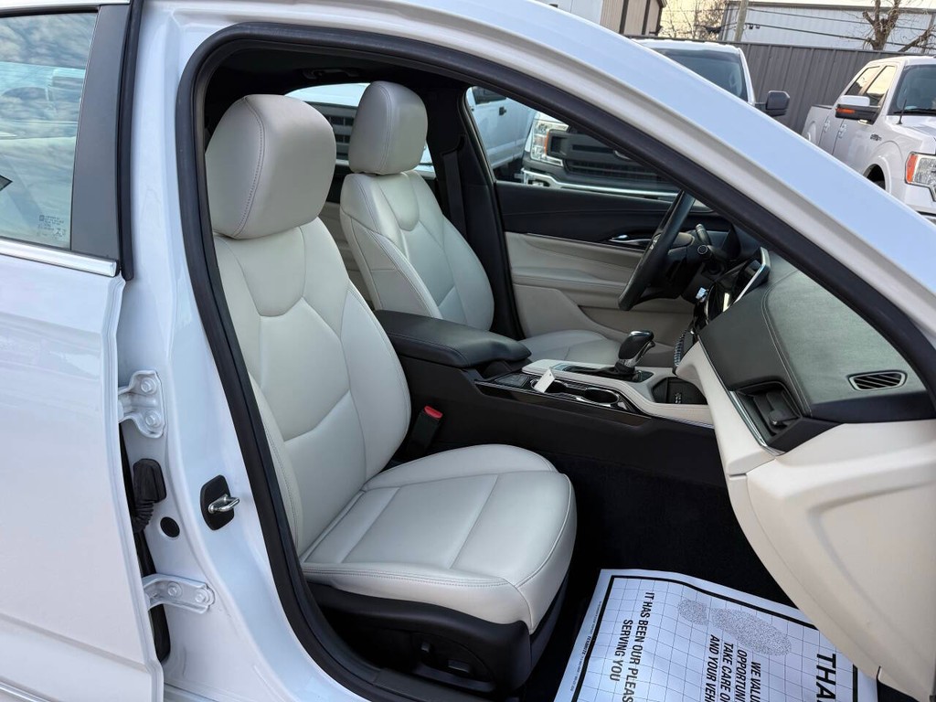 Cadillac CT4 Vehicle Full-screen Gallery Image 10