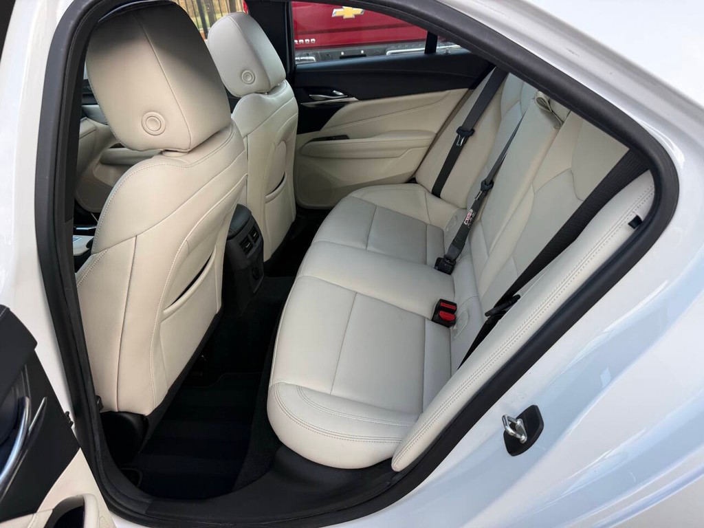 Cadillac CT4 Vehicle Full-screen Gallery Image 13