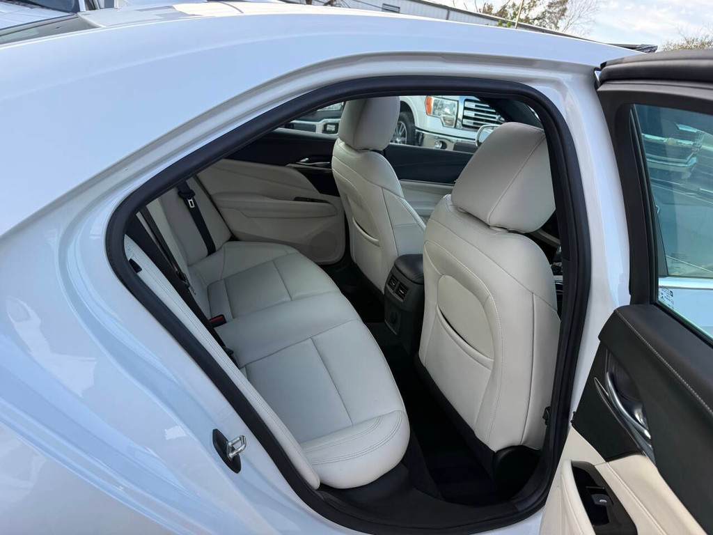 Cadillac CT4 Vehicle Full-screen Gallery Image 15