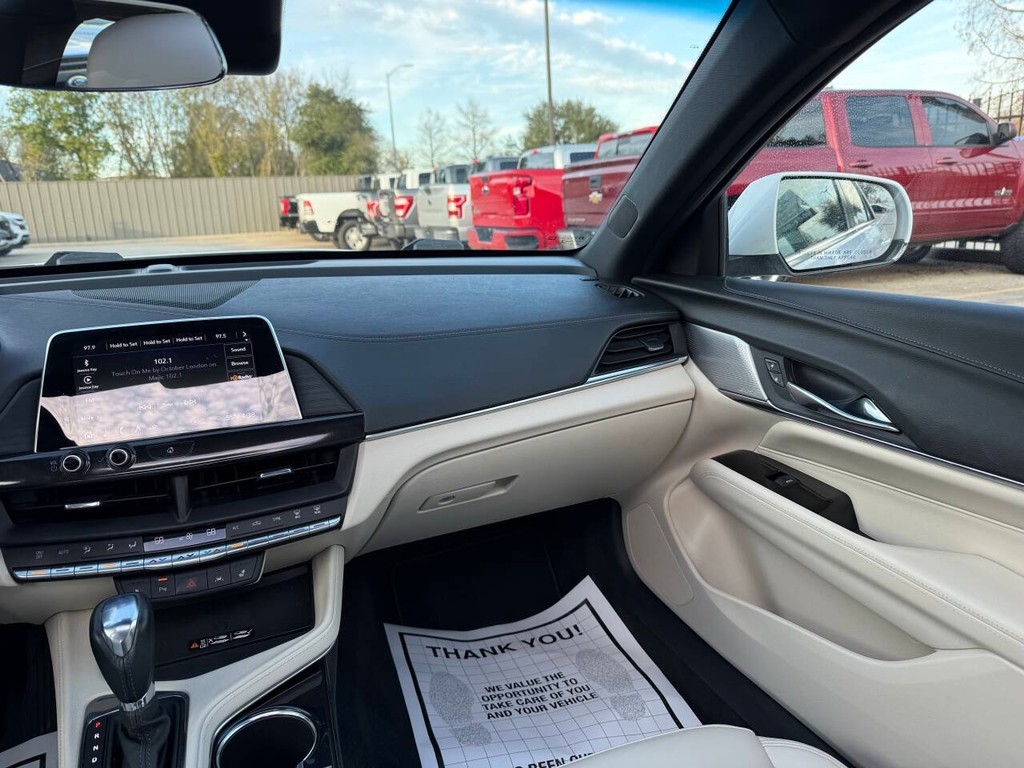 Cadillac CT4 Vehicle Full-screen Gallery Image 20