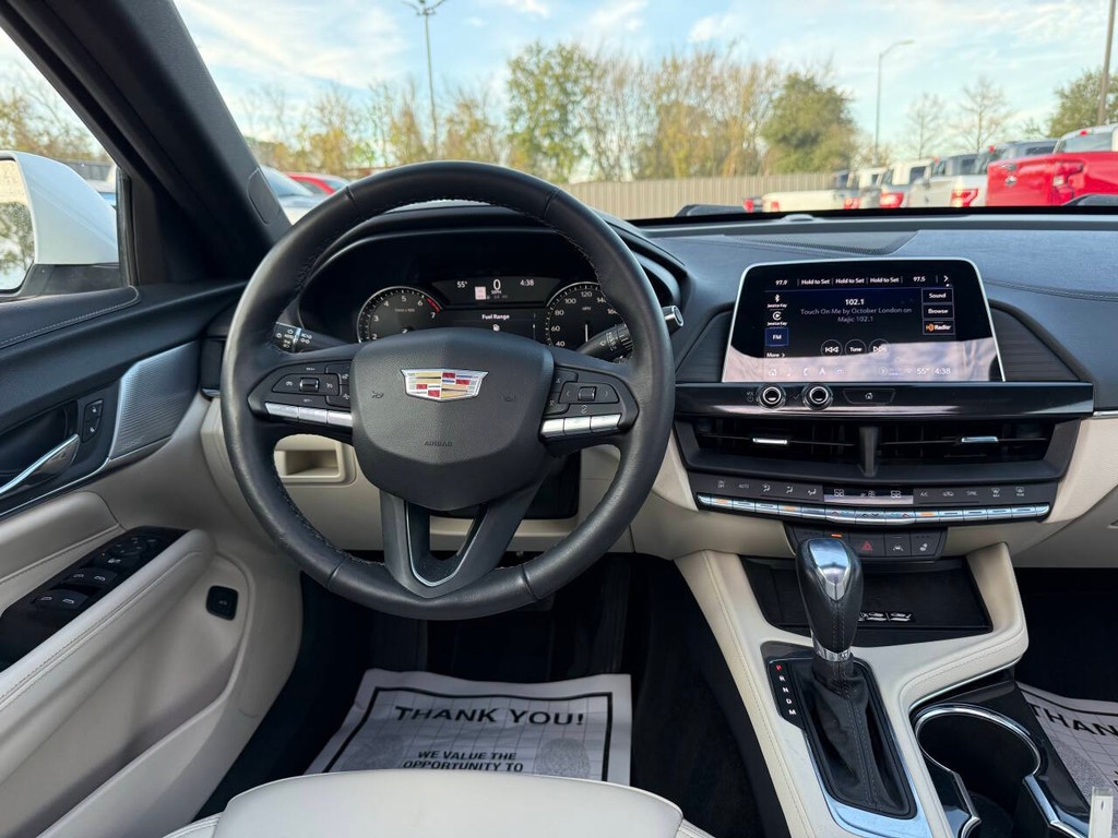 Cadillac CT4 Vehicle Full-screen Gallery Image 21