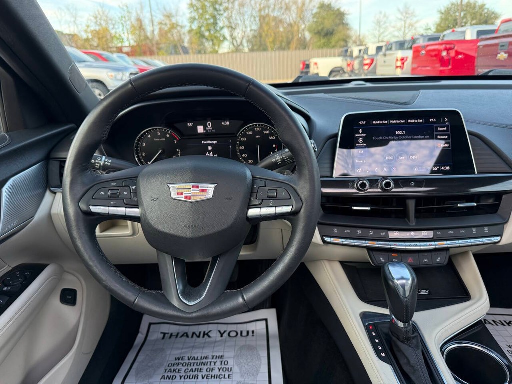 Cadillac CT4 Vehicle Full-screen Gallery Image 22