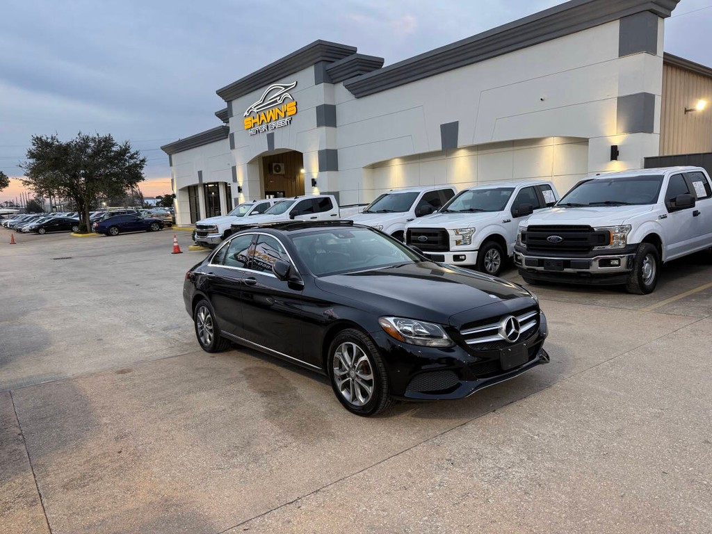 Mercedes-Benz C-Class Vehicle Full-screen Gallery Image 02