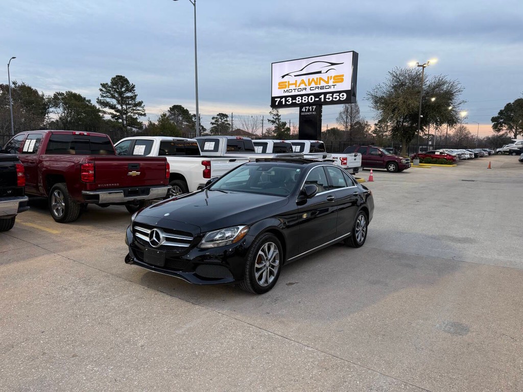 Mercedes-Benz C-Class Vehicle Full-screen Gallery Image 03