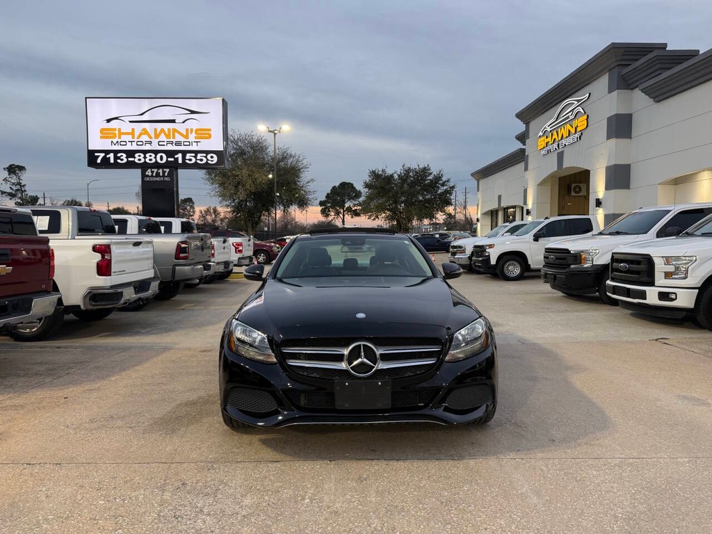 Mercedes-Benz C-Class Vehicle Full-screen Gallery Image 41