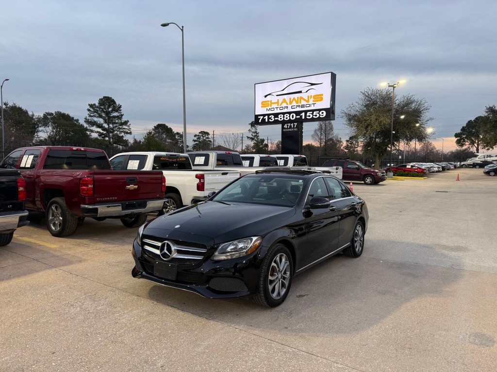 Mercedes-Benz C-Class Vehicle Full-screen Gallery Image 43