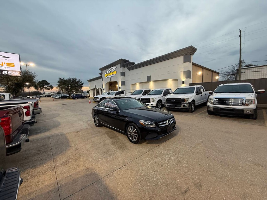 Mercedes-Benz C-Class Vehicle Full-screen Gallery Image 44