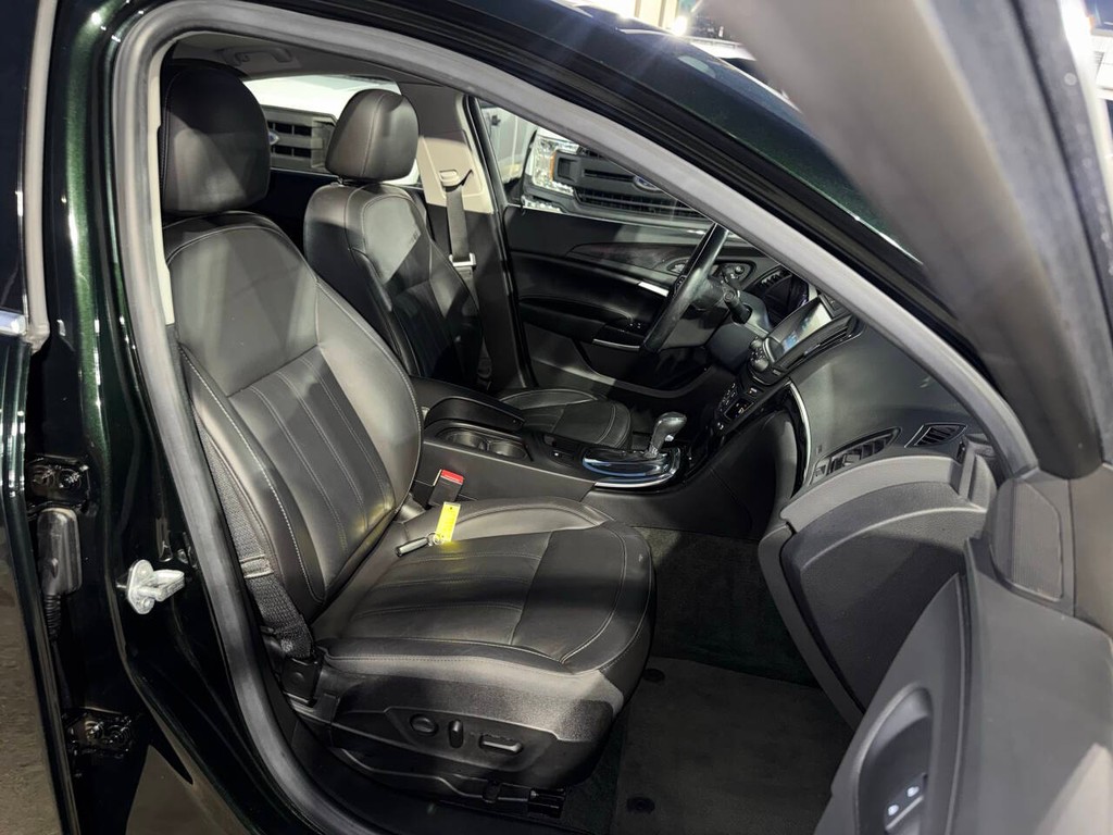 Buick Regal Vehicle Full-screen Gallery Image 09