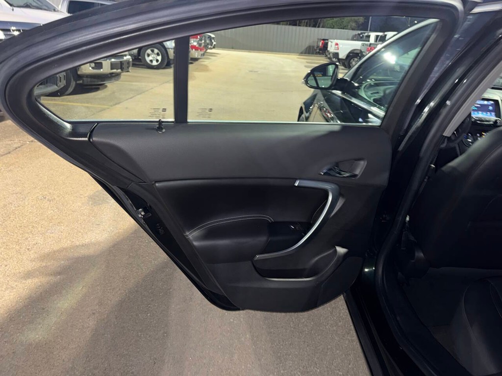 Buick Regal Vehicle Full-screen Gallery Image 13