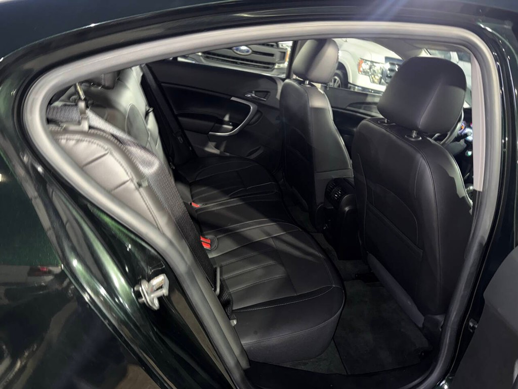 Buick Regal Vehicle Full-screen Gallery Image 14