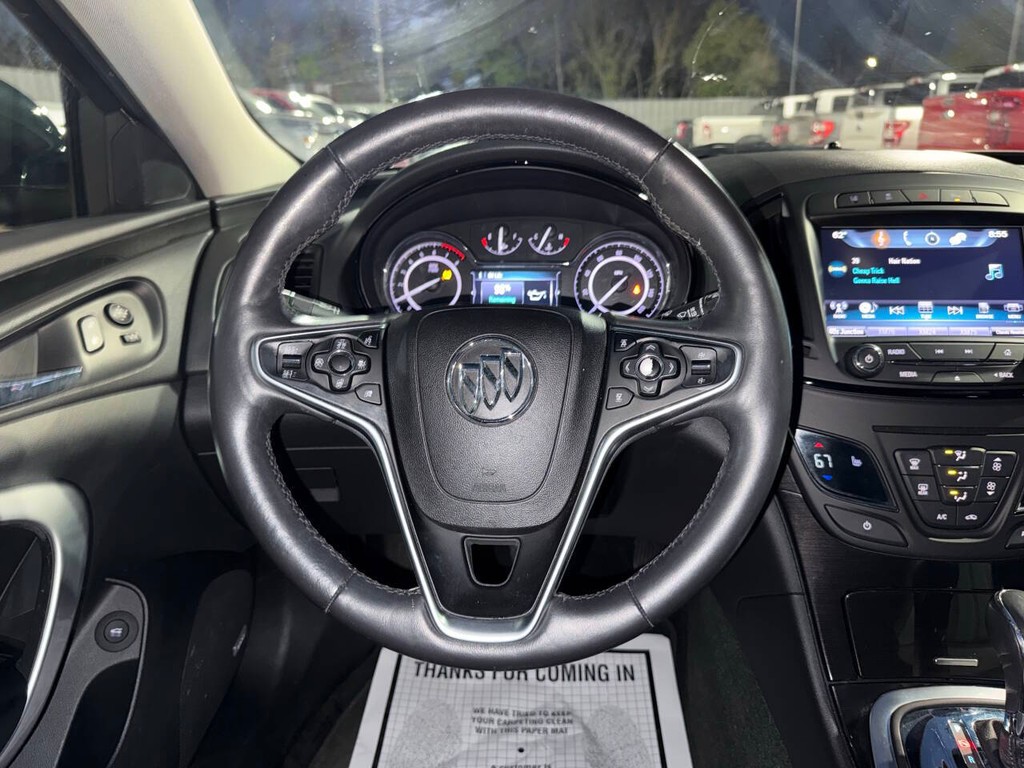 Buick Regal Vehicle Full-screen Gallery Image 22