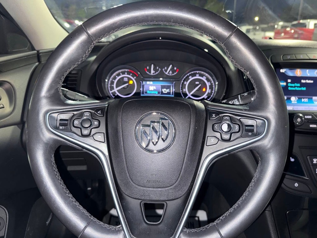 Buick Regal Vehicle Full-screen Gallery Image 23