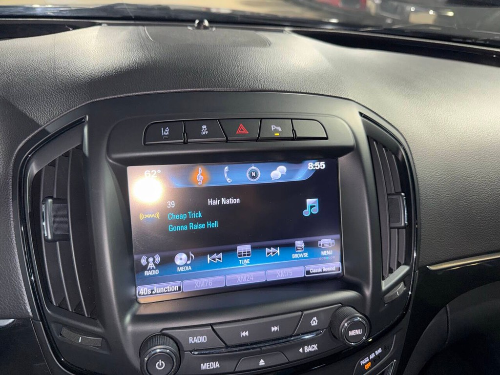 Buick Regal Vehicle Full-screen Gallery Image 25