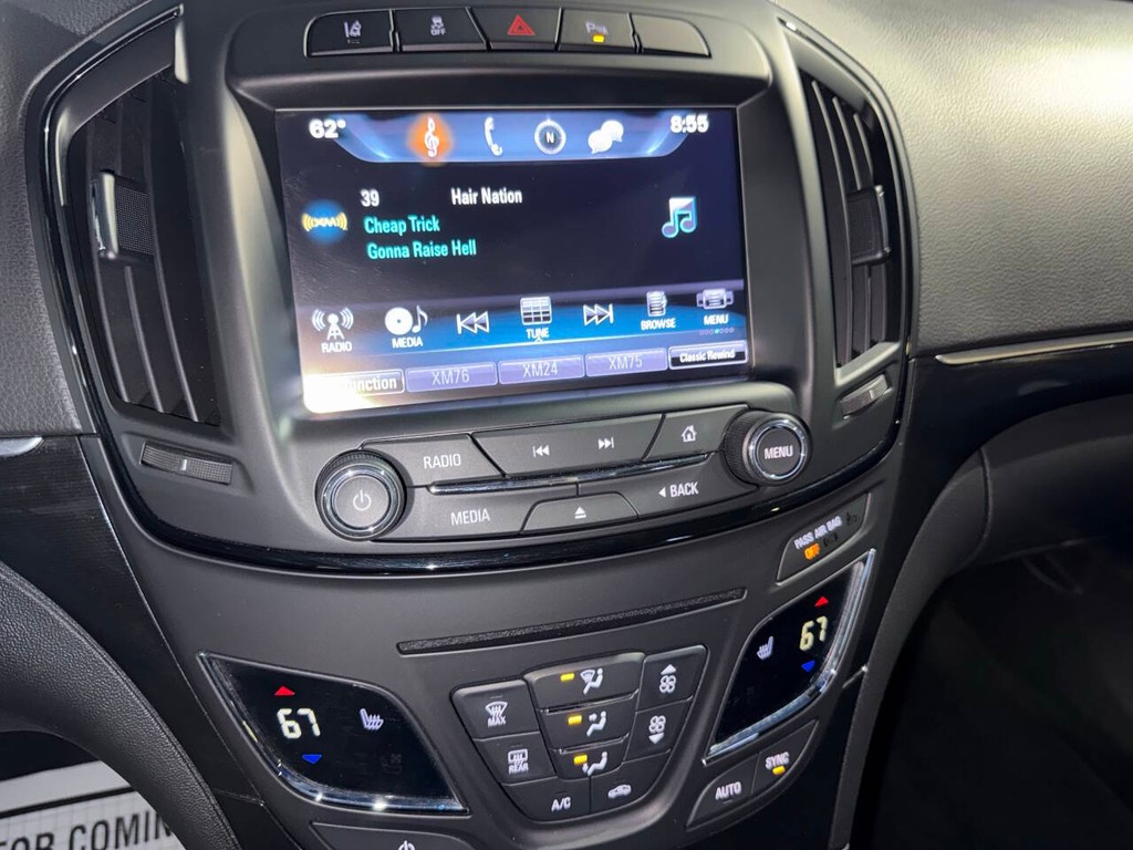 Buick Regal Vehicle Full-screen Gallery Image 27