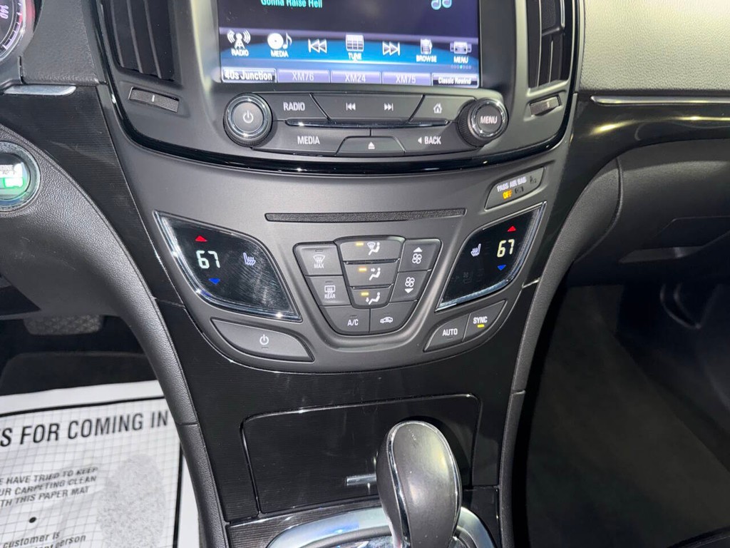 Buick Regal Vehicle Full-screen Gallery Image 28