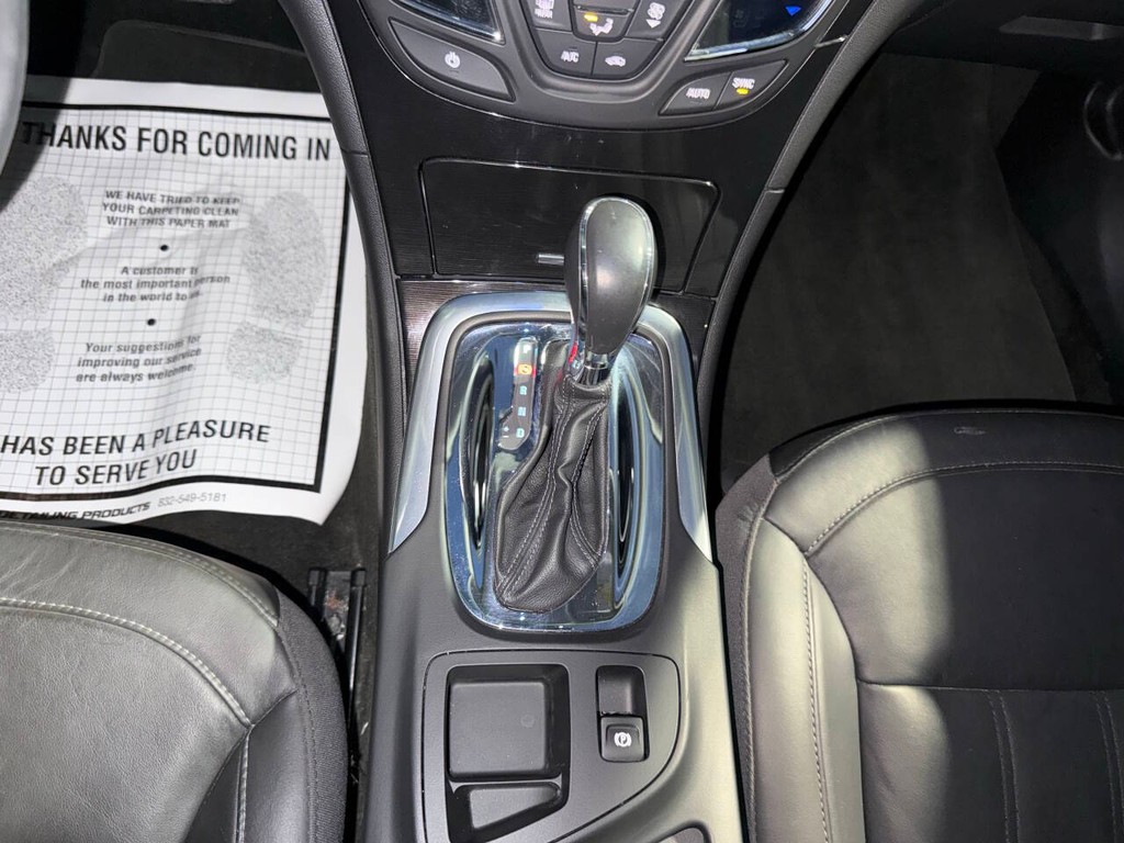 Buick Regal Vehicle Full-screen Gallery Image 29