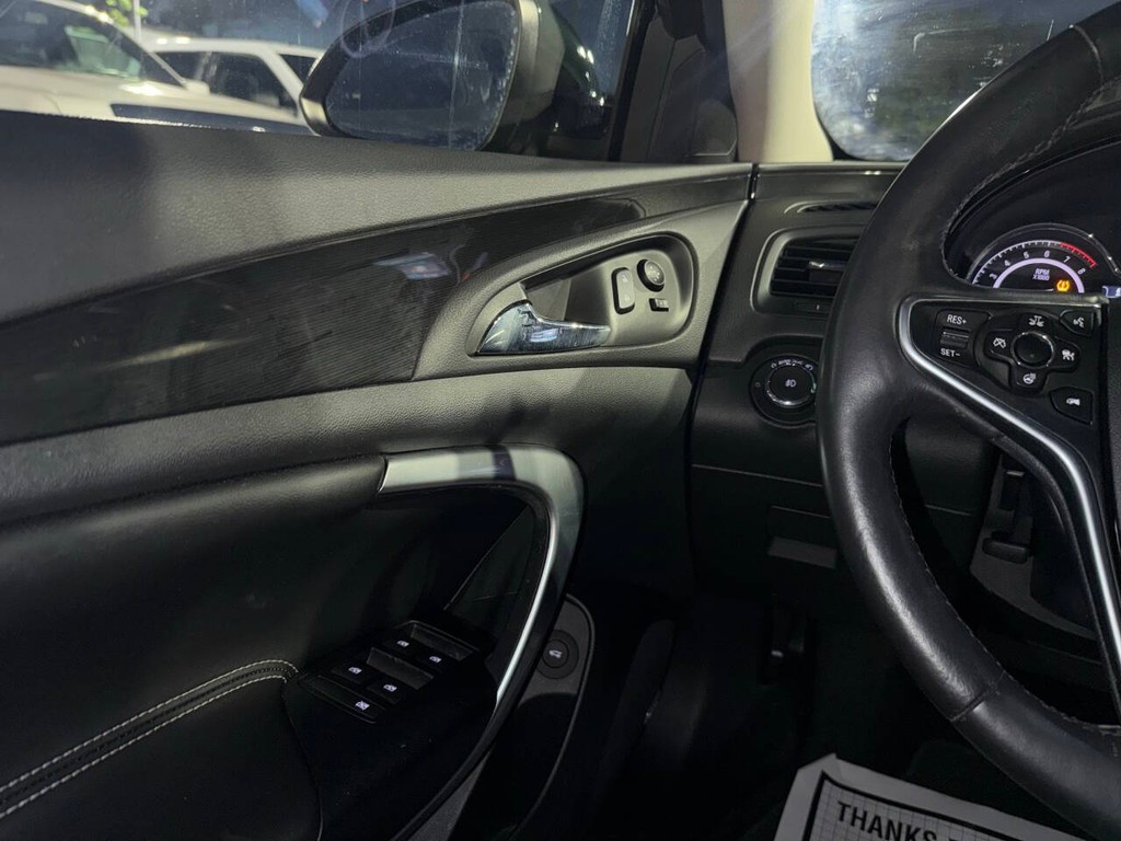 Buick Regal Vehicle Full-screen Gallery Image 30