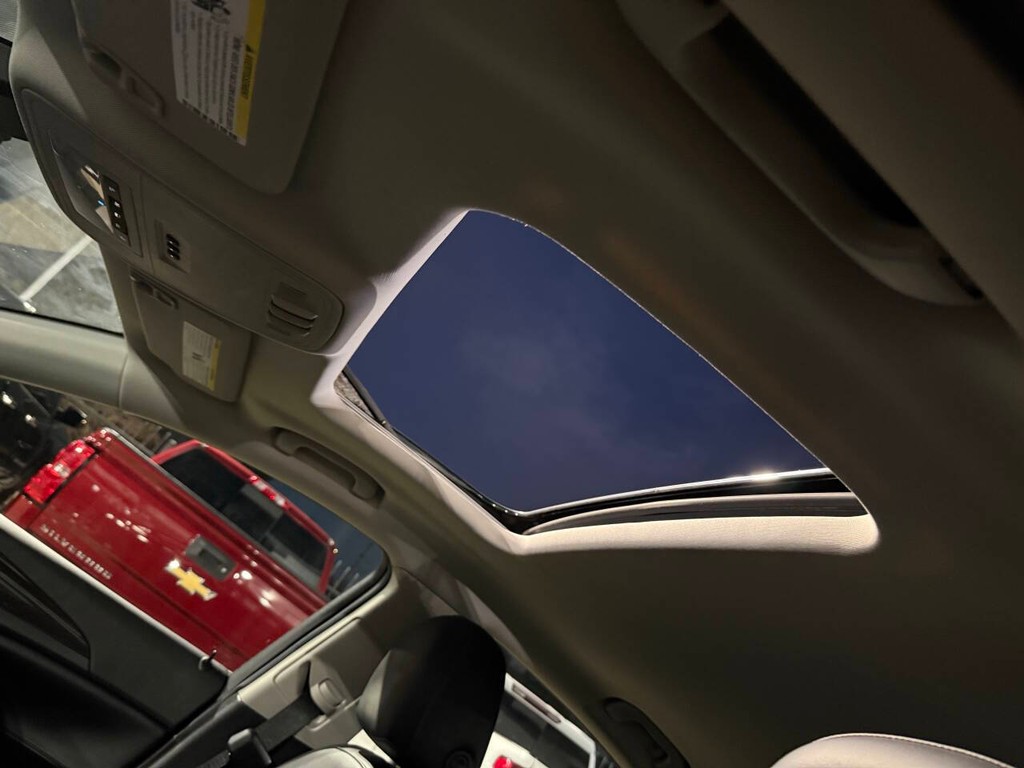 Buick Regal Vehicle Full-screen Gallery Image 31