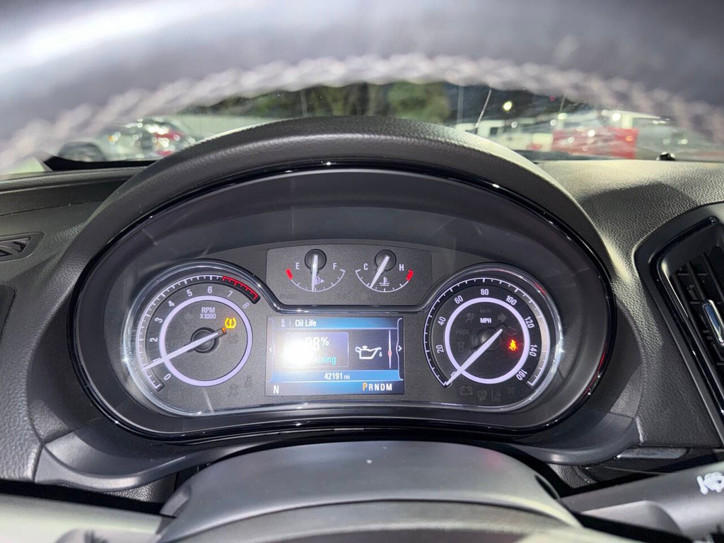 Buick Regal Vehicle Full-screen Gallery Image 32