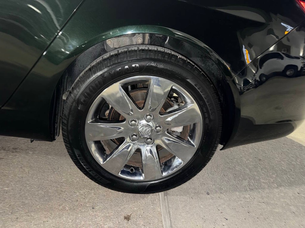 Buick Regal Vehicle Full-screen Gallery Image 35