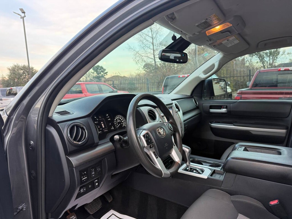 Toyota Tundra 2WD Vehicle Full-screen Gallery Image 06