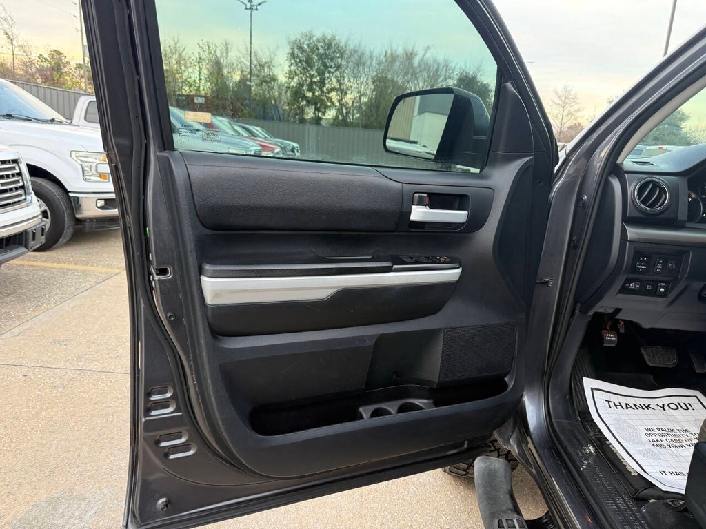 Toyota Tundra 2WD Vehicle Full-screen Gallery Image 08