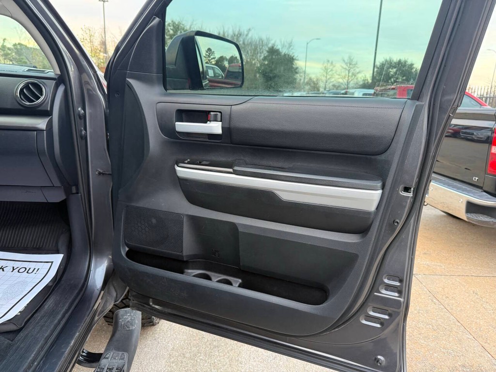 Toyota Tundra 2WD Vehicle Full-screen Gallery Image 11