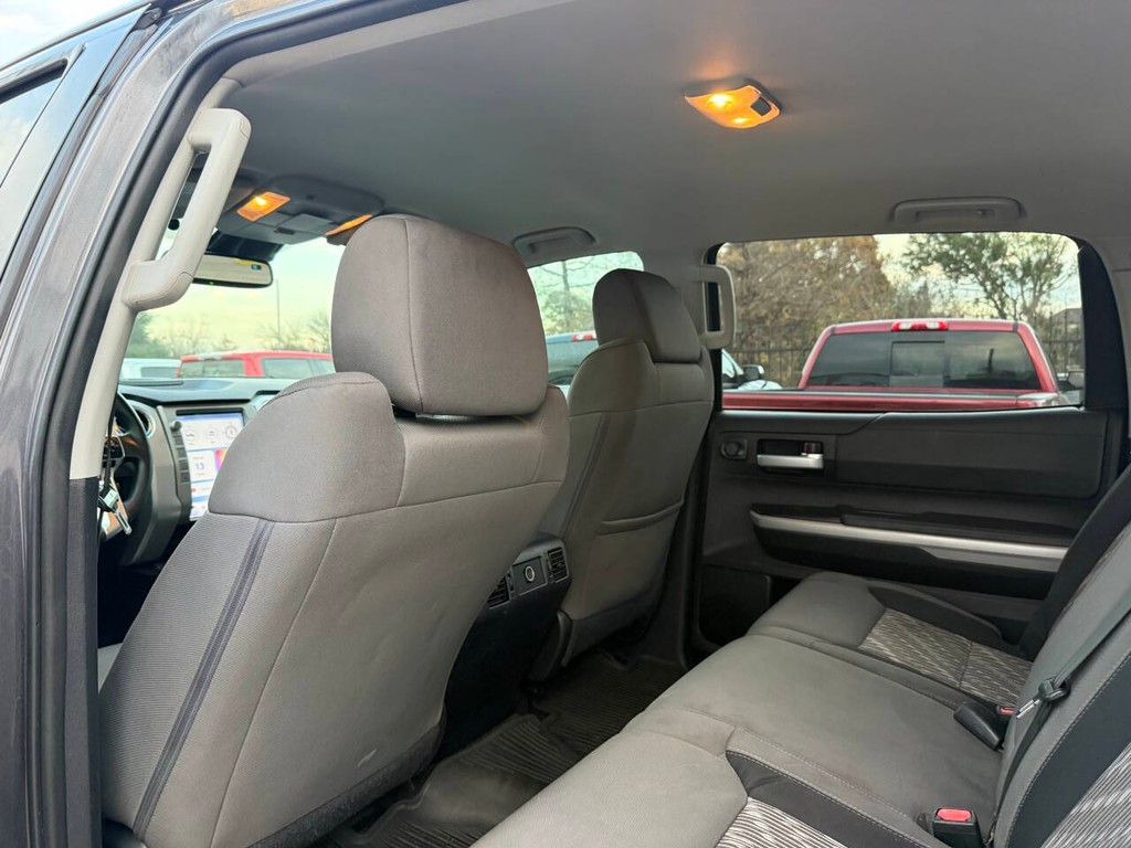 Toyota Tundra 2WD Vehicle Full-screen Gallery Image 12