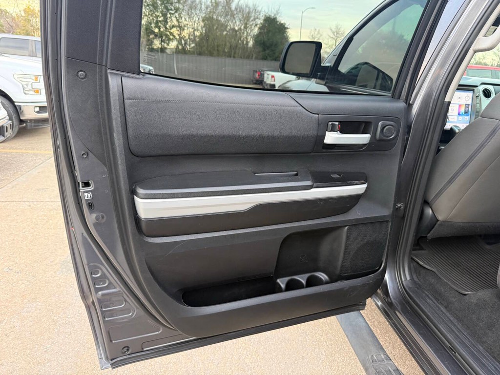 Toyota Tundra 2WD Vehicle Full-screen Gallery Image 14