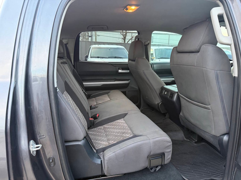 Toyota Tundra 2WD Vehicle Full-screen Gallery Image 15