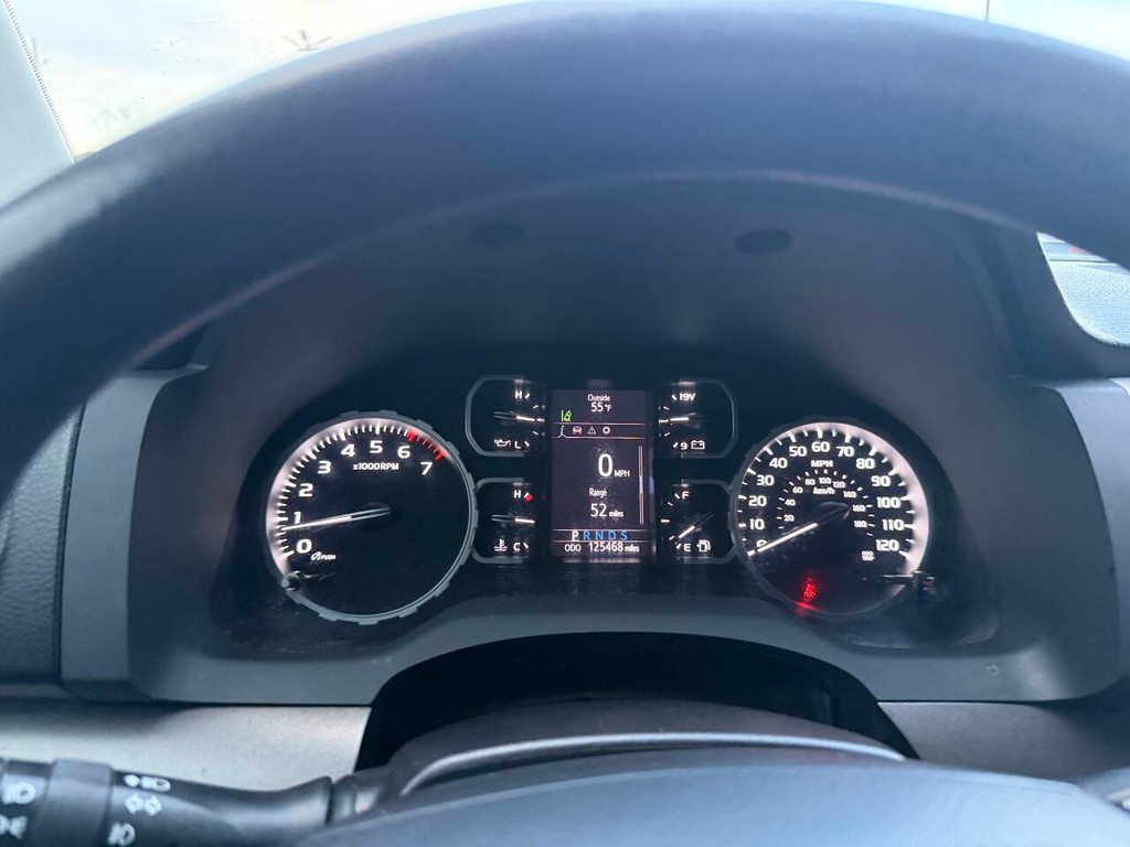 Toyota Tundra 2WD Vehicle Full-screen Gallery Image 29