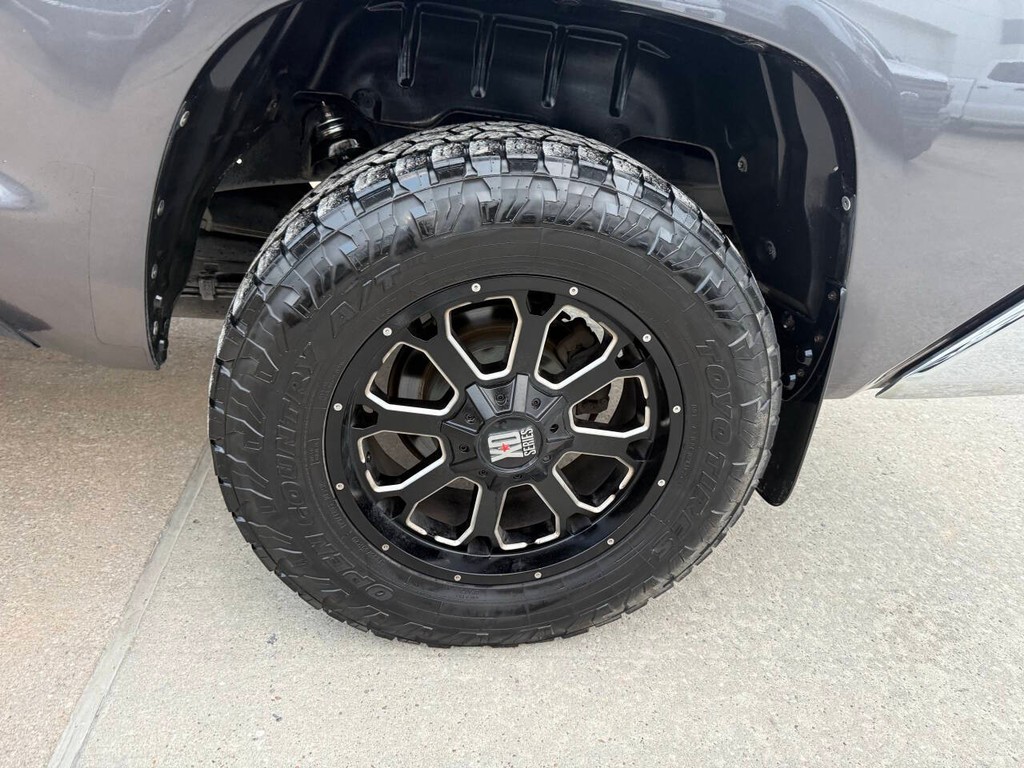 Toyota Tundra 2WD Vehicle Full-screen Gallery Image 33