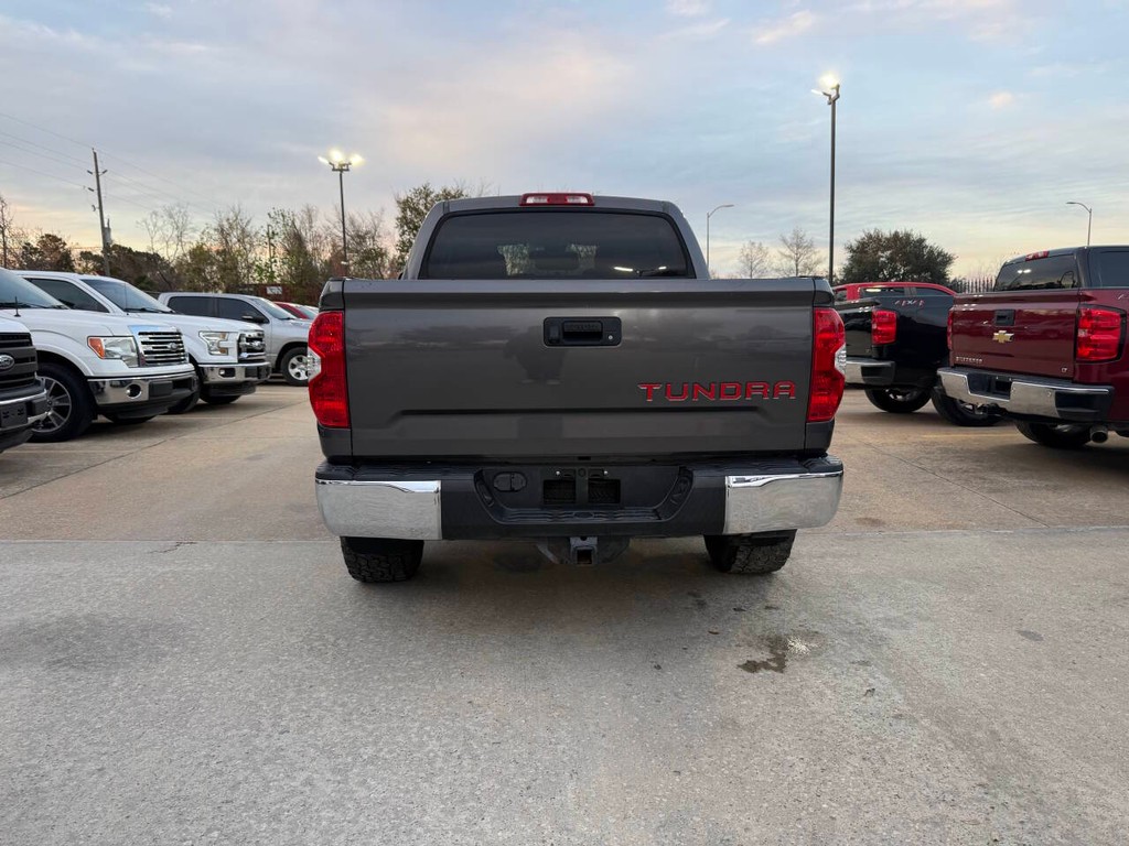 Toyota Tundra 2WD Vehicle Full-screen Gallery Image 35