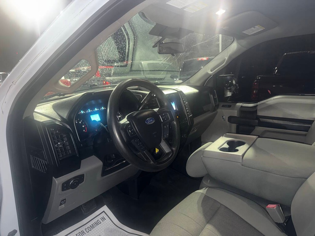 Ford F-150 Vehicle Full-screen Gallery Image 06