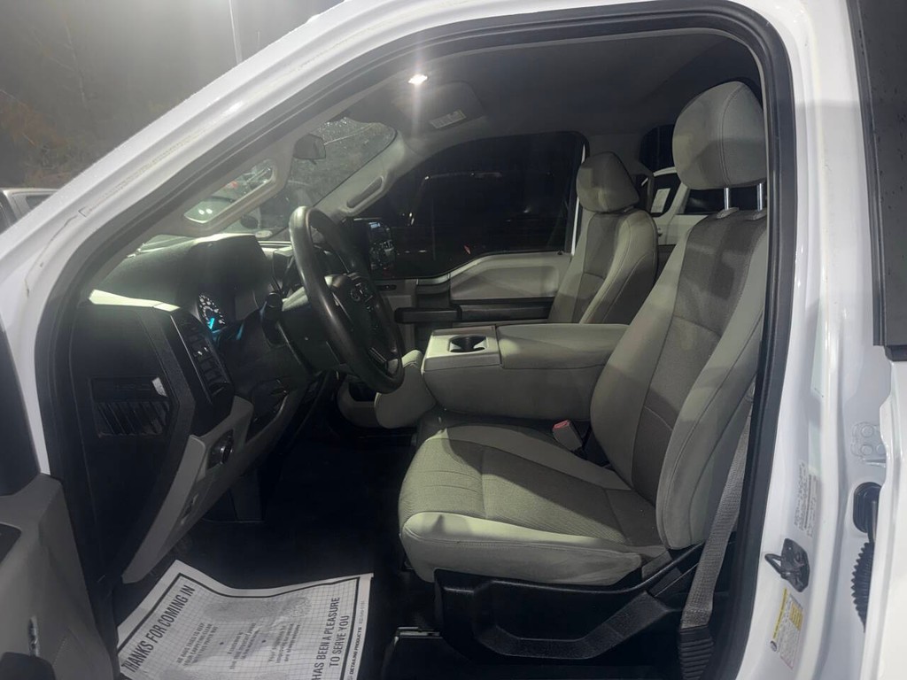 Ford F-150 Vehicle Full-screen Gallery Image 07