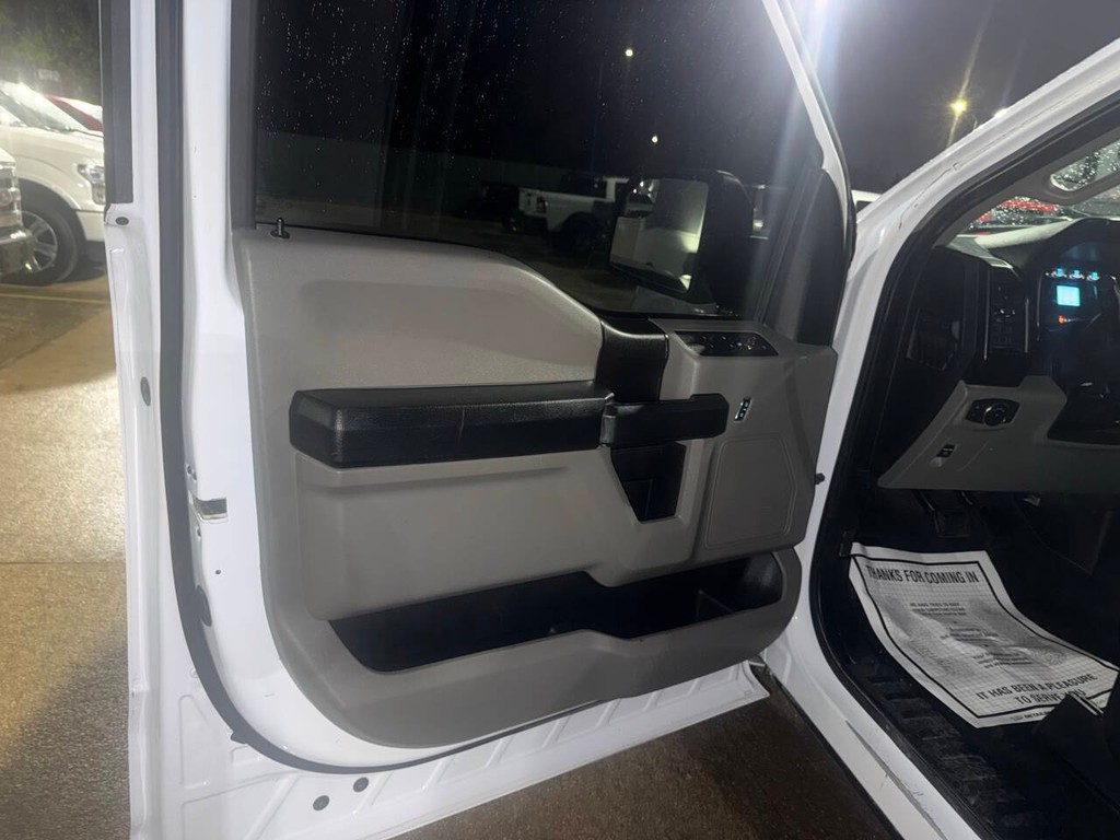 Ford F-150 Vehicle Full-screen Gallery Image 08